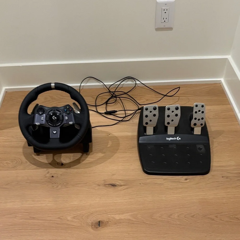 Logitech-G920 Driving force racing wheel and peddles for Xbox